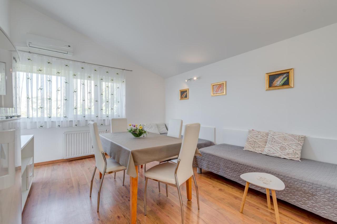 Tice Pikolo Apartments Omis מראה חיצוני תמונה