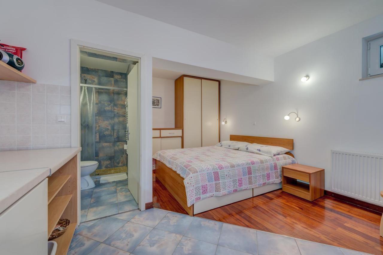 Tice Pikolo Apartments Omis מראה חיצוני תמונה